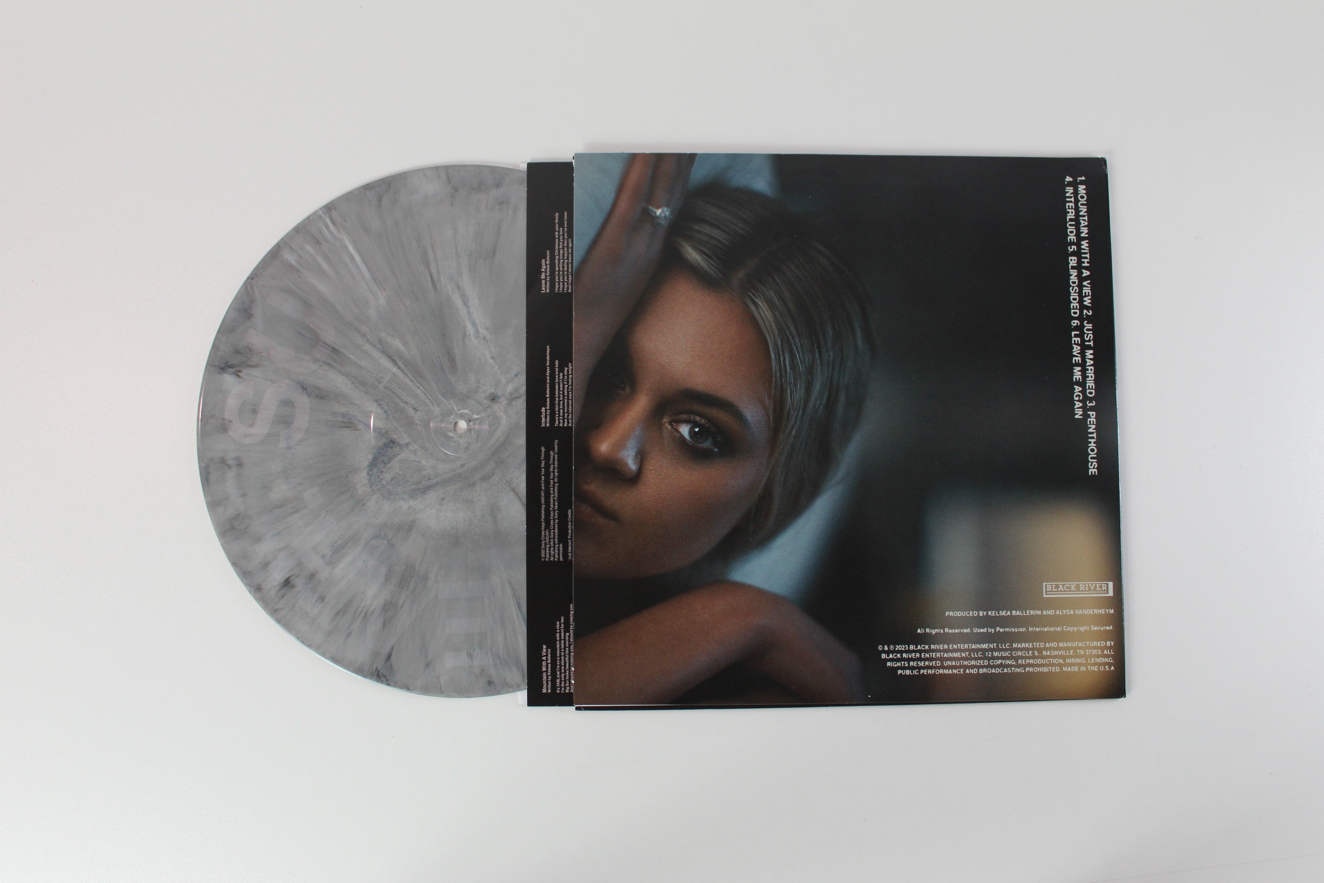 Kelsea Ballerini - Rolling Up The Welcome Mat EP on Black River Entertainment – Gray Marbled Diamond Dust Colored Vinyl
