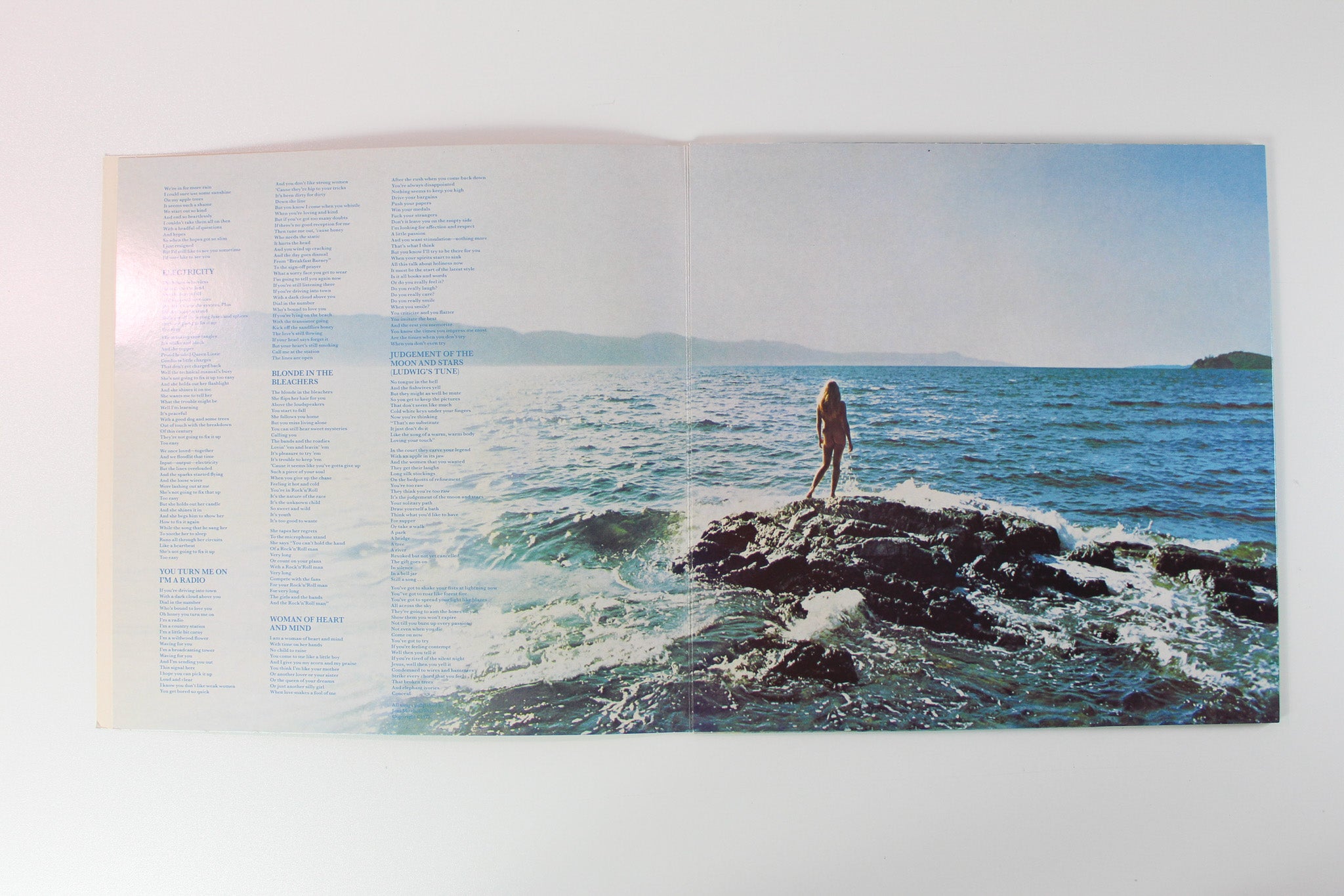 Joni Mitchell - For The Roses Ltd. Transparent Aqua Vinyl Reissue on Asylum Records