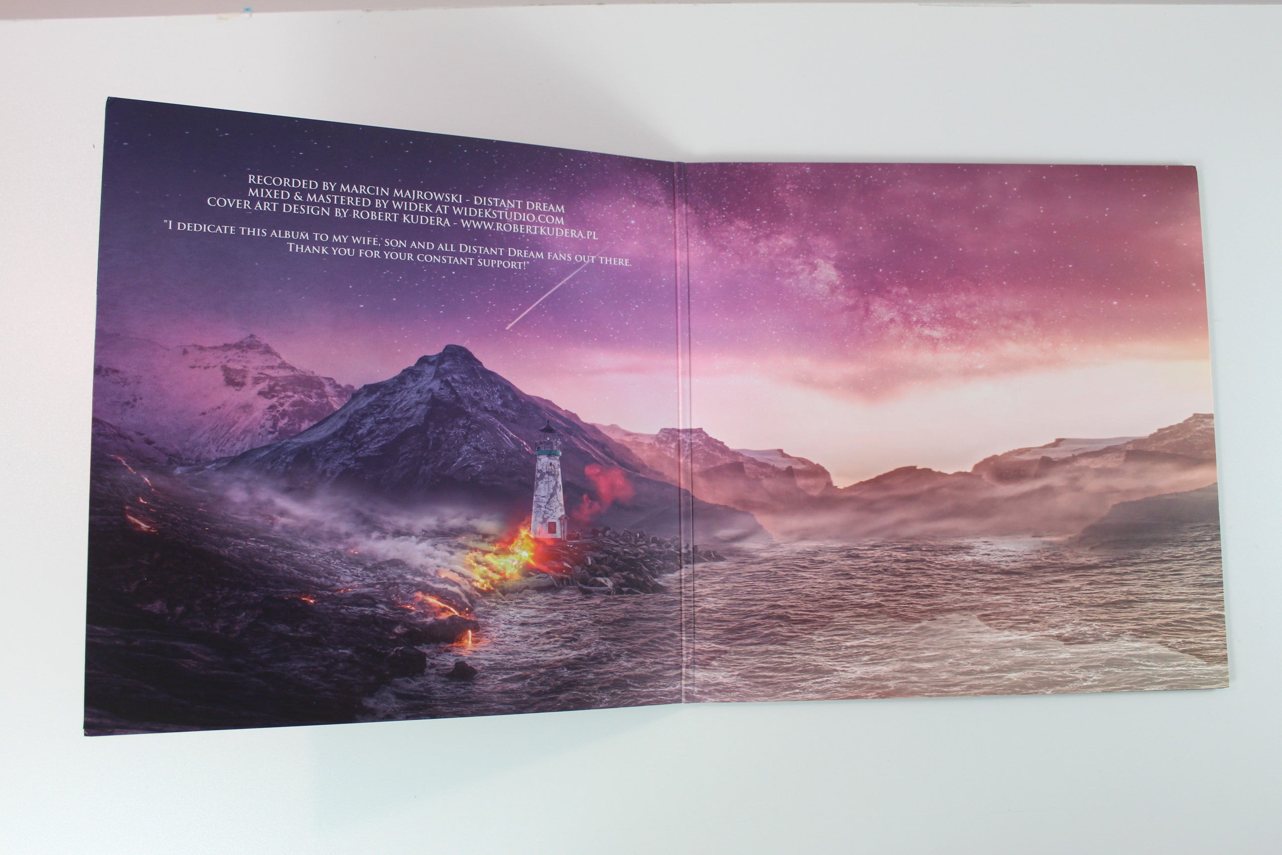 Distant Dream - Point Of View on Widek Ltd Blue Red Half n Half Splatter Transparent