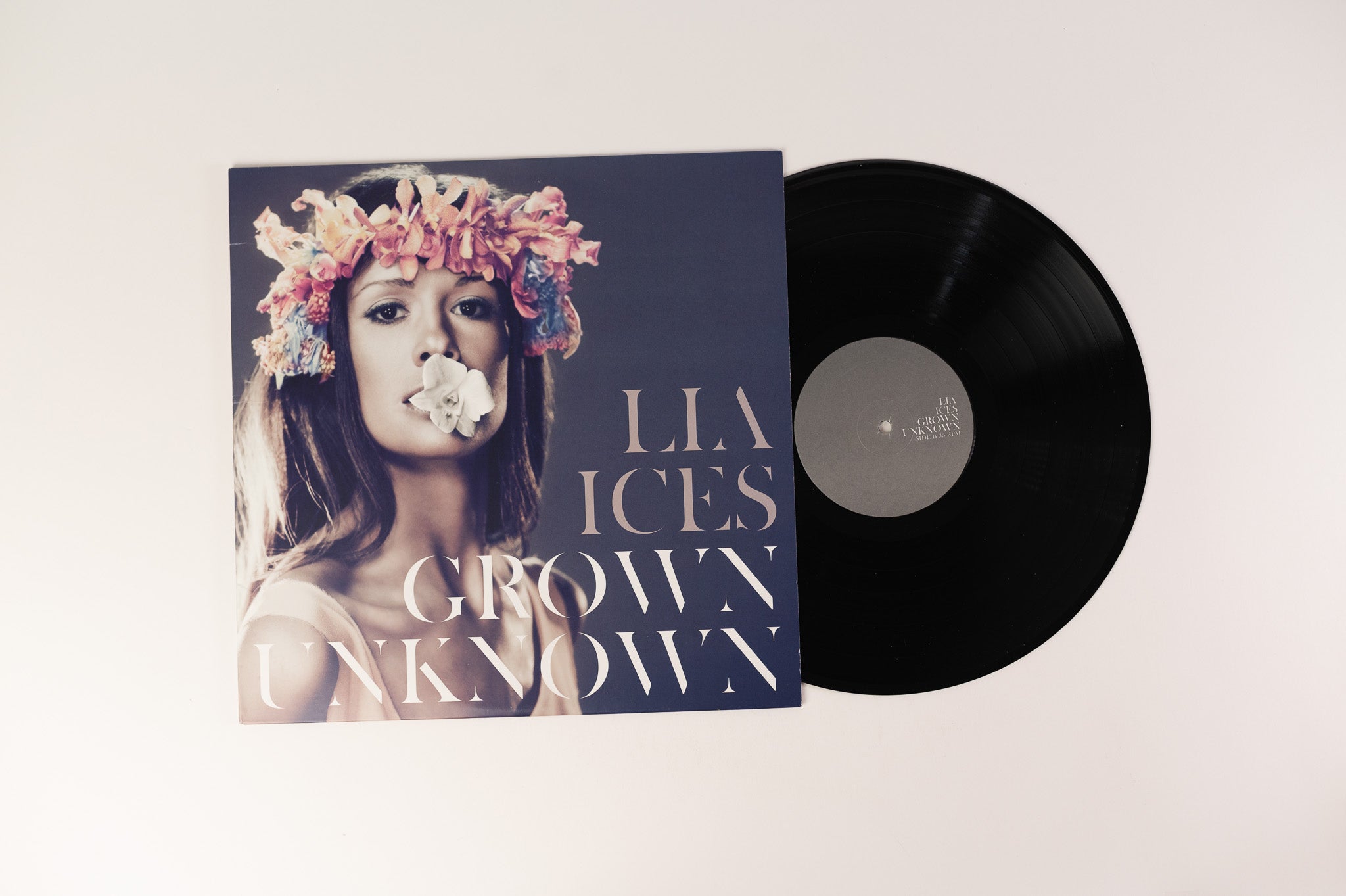 Lia Ices - Grown Unknown on Jagjaguwar