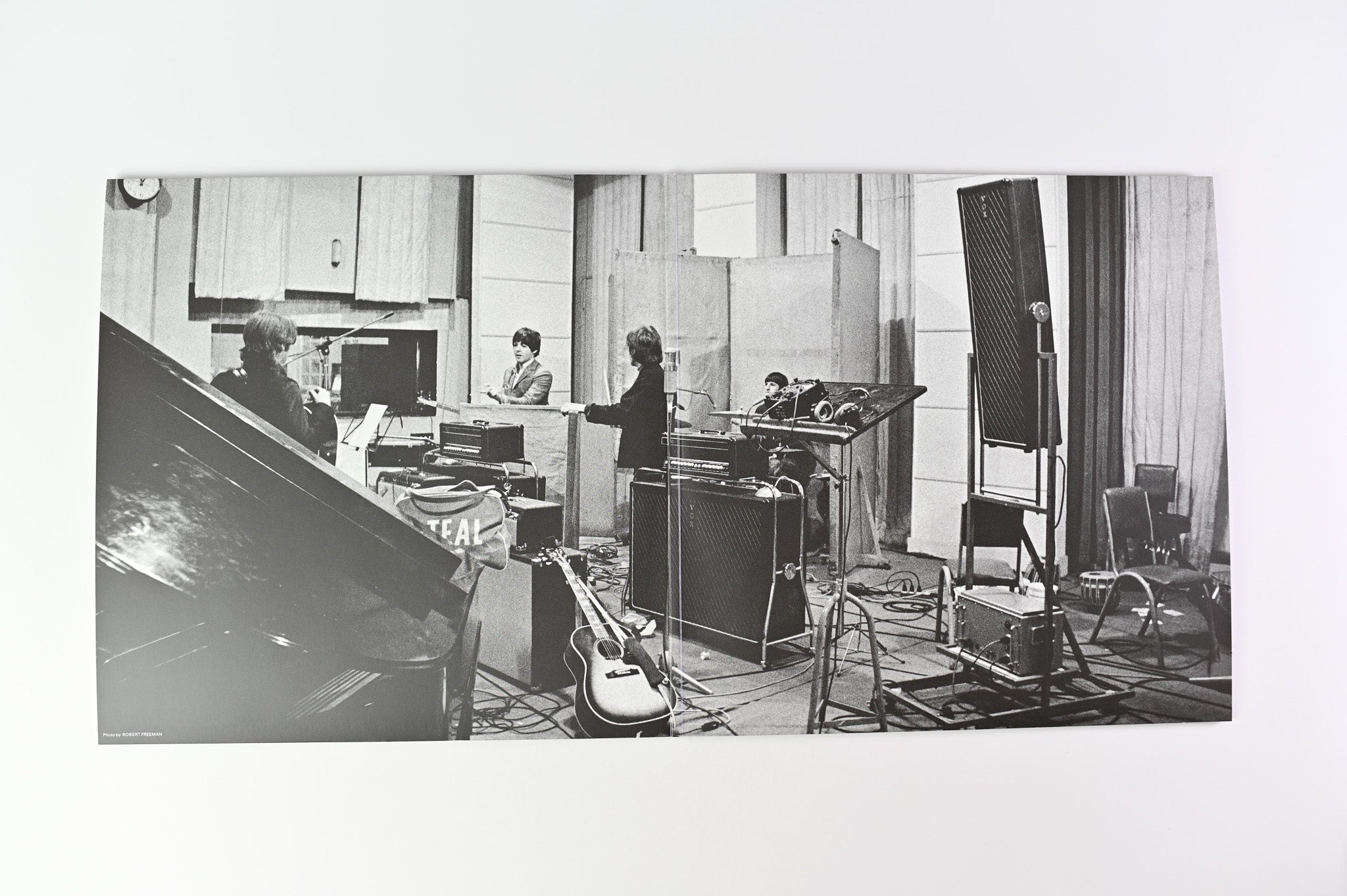 The Beatles - Revolver on Apple UMG Deluxe Box Set Reissue