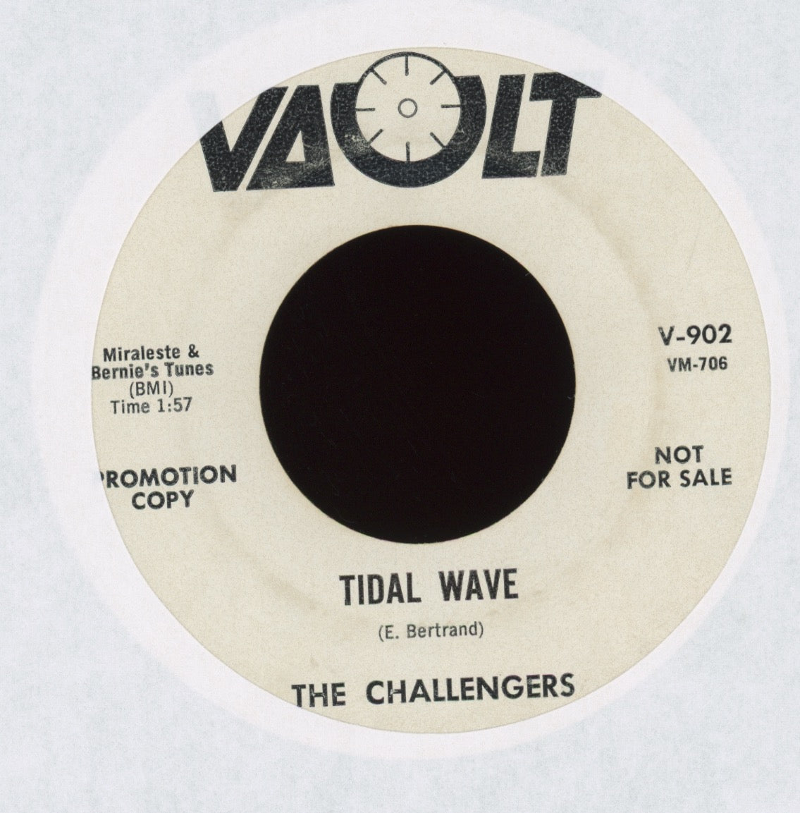 The Challengers - Moondawg on Vault Promo Surf 45