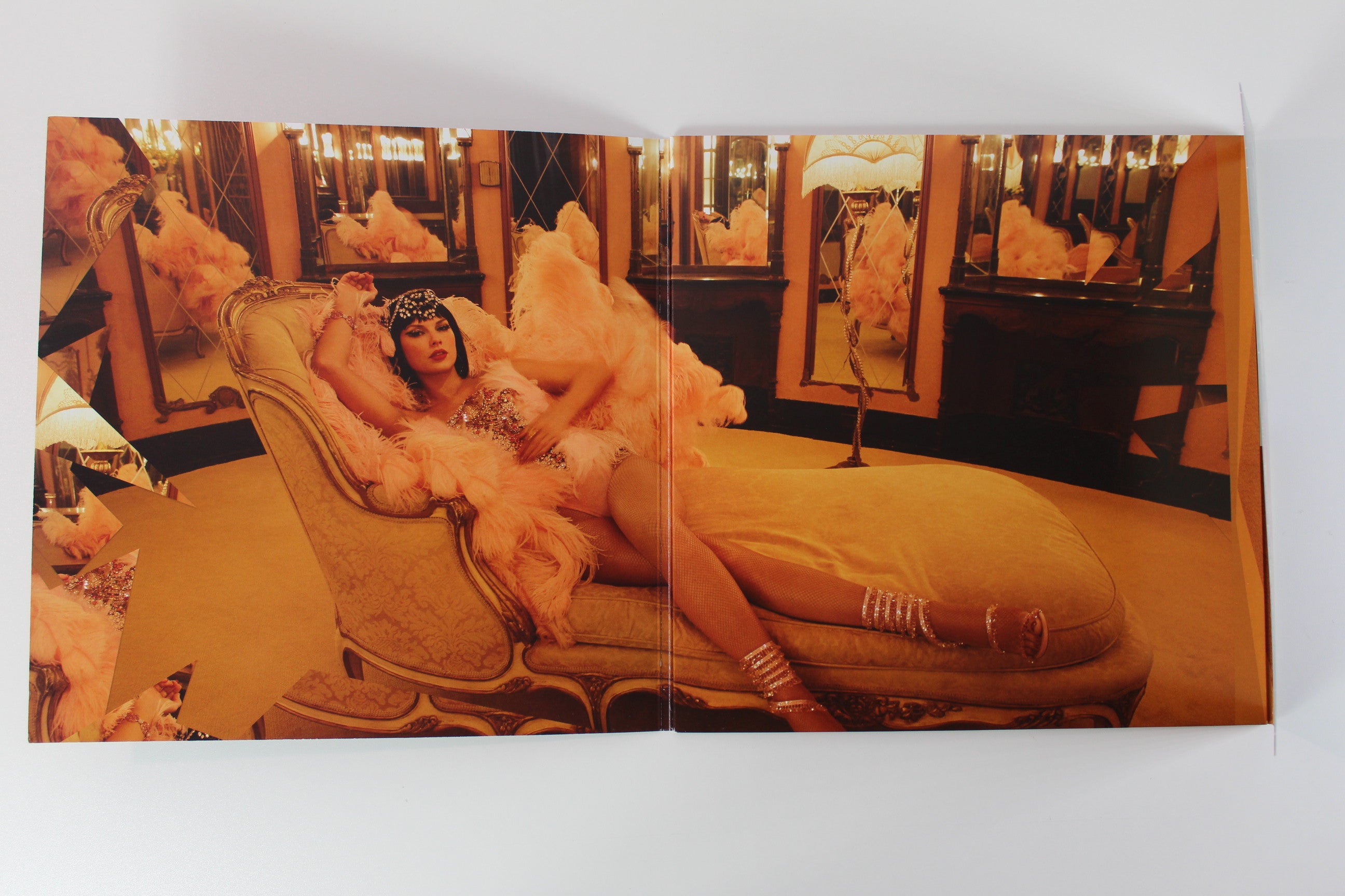 Taylor Swift - The Life Of A Showgirl on Republic Tiny Bubbles In Champagne Edition