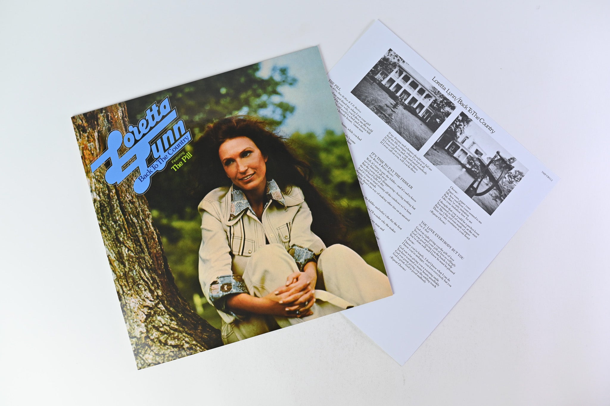 Loretta Lynn - Back to the Country on MCA Records / Vinyl Me, Please - Colored Vinyl