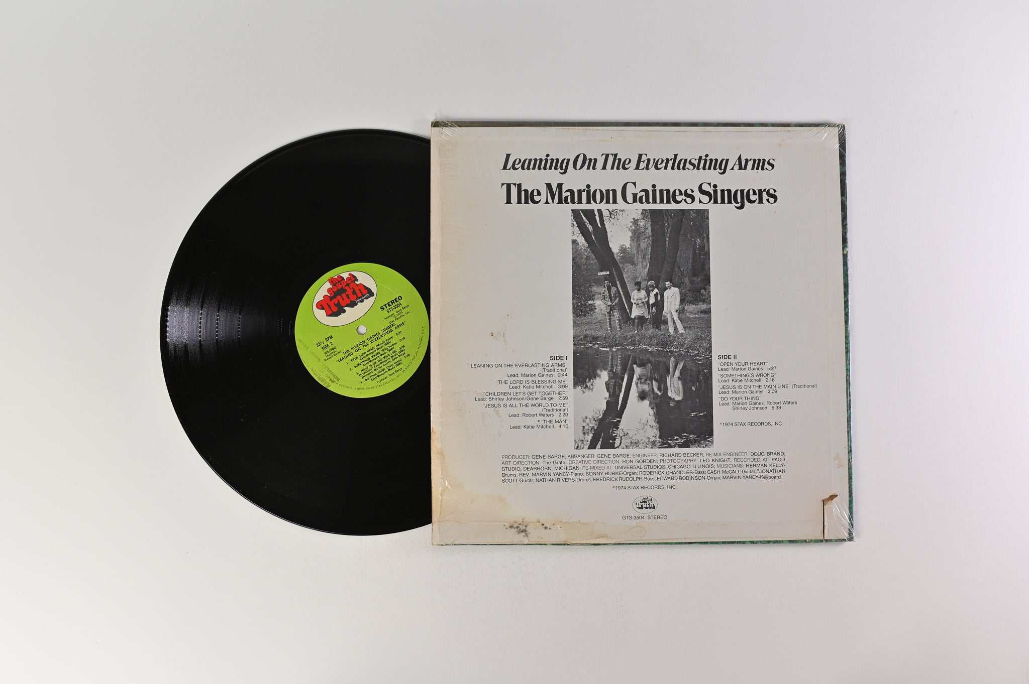 Marion Gaines Singers - Leaning On The Everlasting Arms on Gospel Truth
