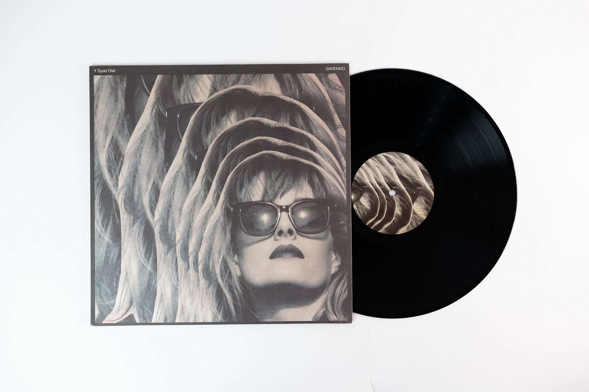 Gwenno - Y Dydd Olaf on Peski